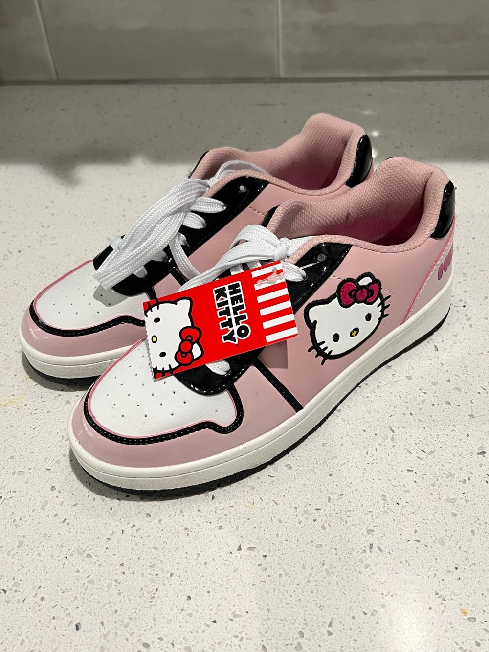Hello Kitty by Sanrio casual court sneakers women size 7 NWT
